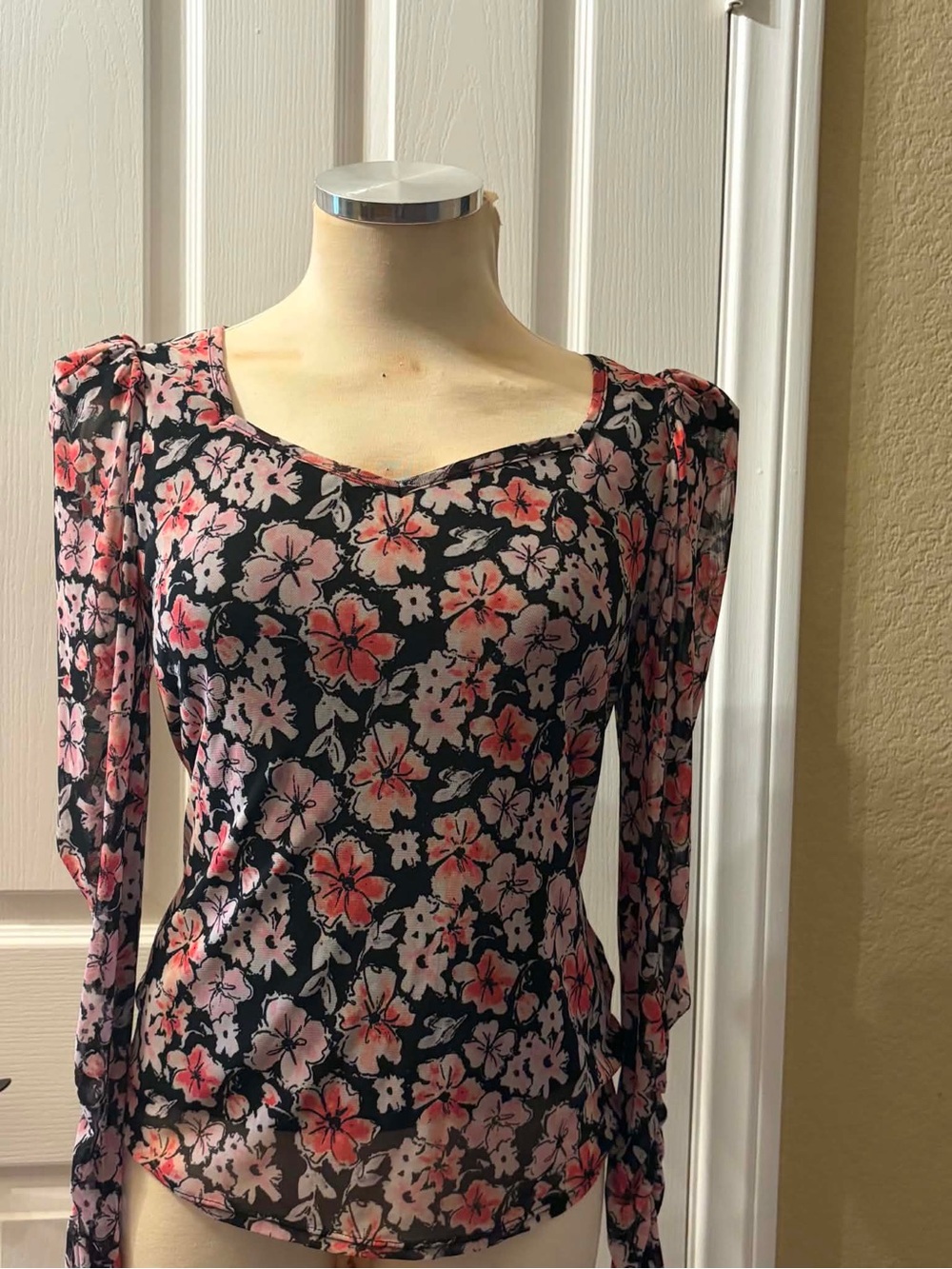 Black Floral Long-Sleeve Scoop Neck Women's Dress Top